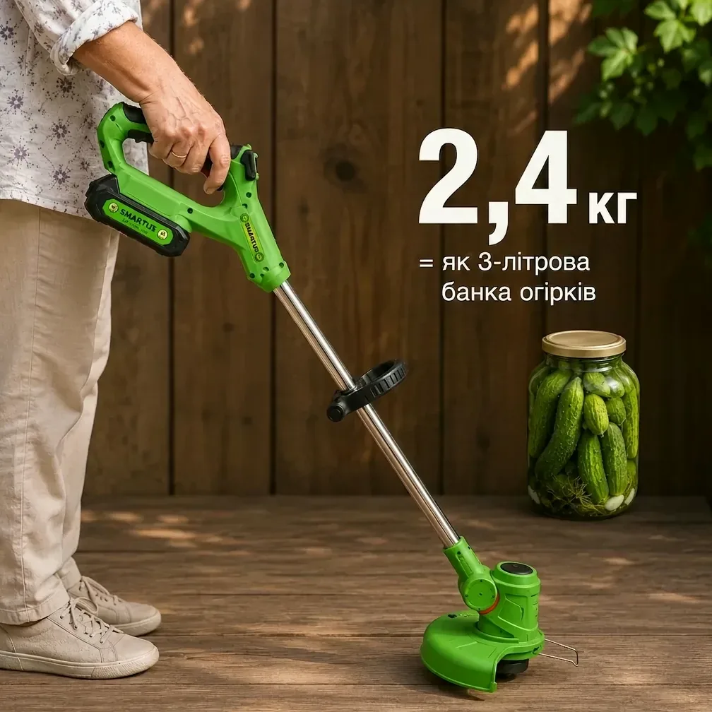 Жіноча рука 50+ тримає SMARTUS однією рукою, легко